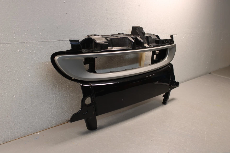 2008 2012 SMART FORTWO FRONT BUMPER CENTER GRILLE PANEL COVER OEM Foto 3 de 4