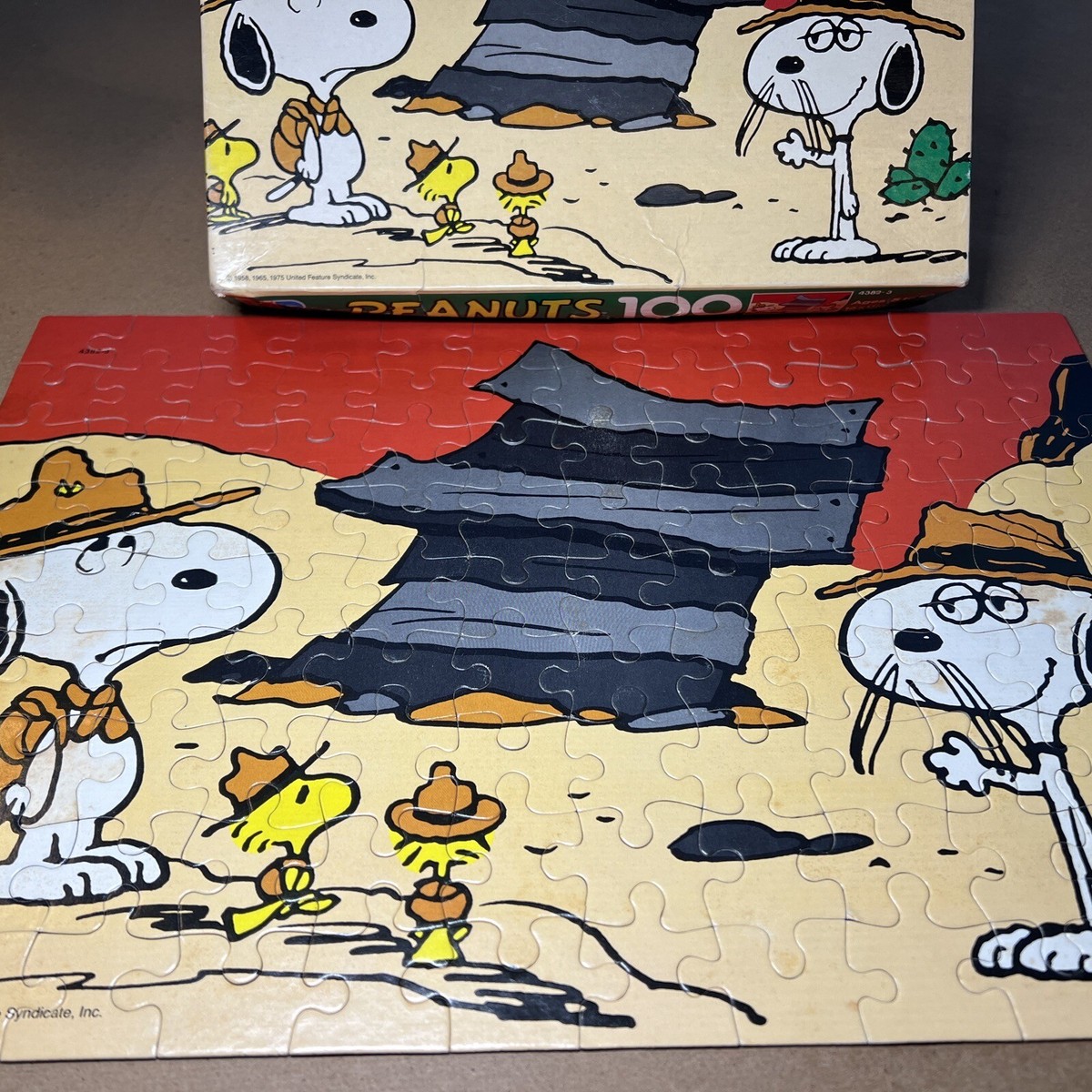 ヴィンテージパズル　スヌーピー　Snoopy Vintage Snoopy Peanuts Woodstock Scout 100 Piece Puzzle MB