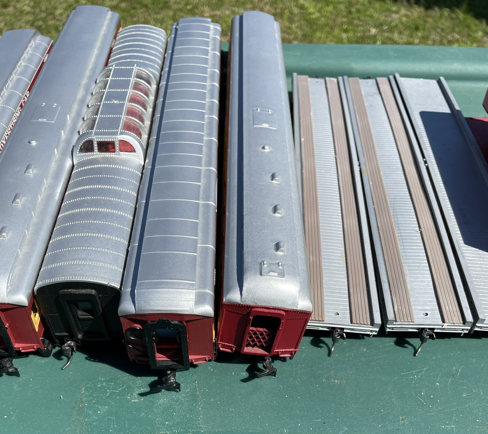 HO Scale Circus, Train Set 17 Cars & Looks Like an Atlas? eBay