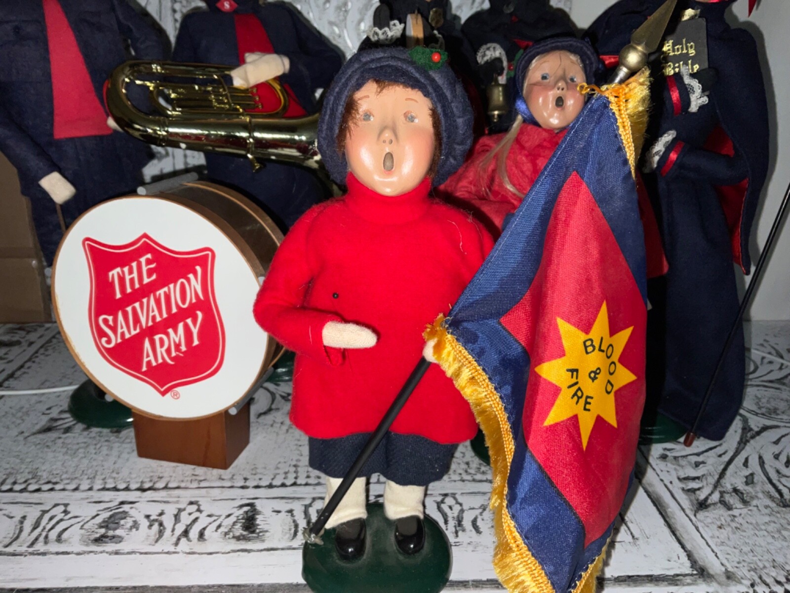 BYERS CHOICE LTD SALVATION ARMY CAROLERS SET OF 10 KETTLE & DRUM