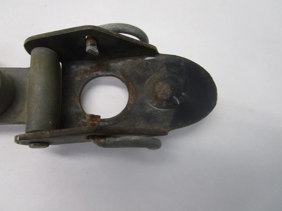 75 YAMAHA DT175 SEAT LOCK - Image 4 of 4