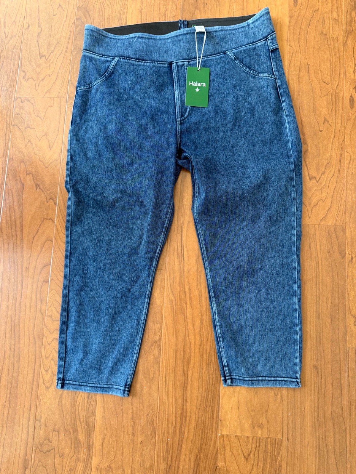 Halara capri pull on Blue Jeans XL