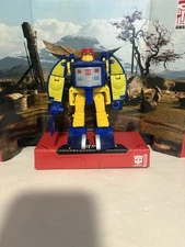 Transformers legacy united deluxe go bot pathfinder complete