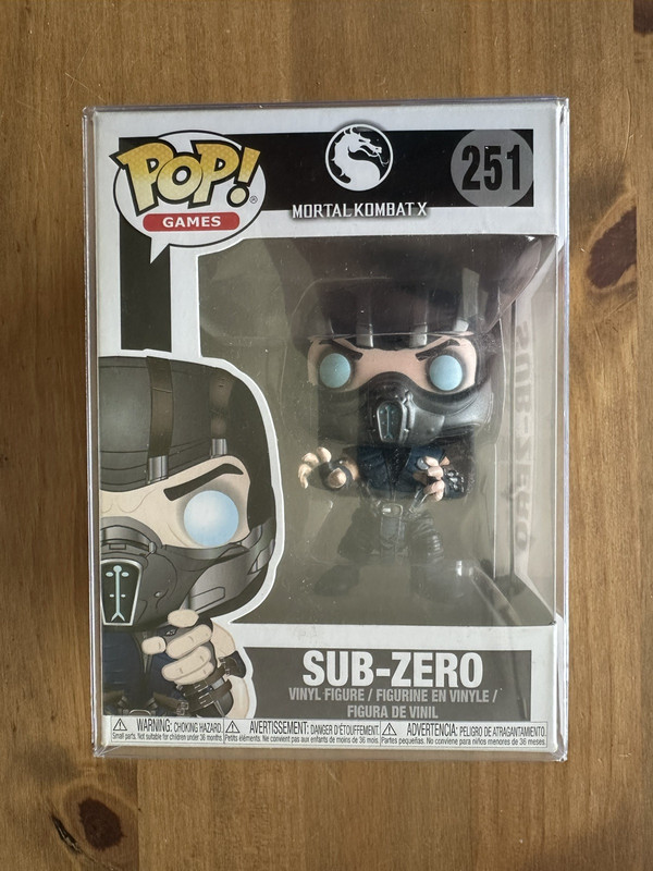 Funko Pop! Vinyl Games - Mortal Kombat X - Sub-Zero #251 + Pop Protector