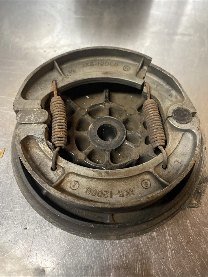 Panel de montaje de placa de respaldo de freno trasero Yamaha XT550 1982-1983 / 1984-1986 XT600 Foto 2 de 4