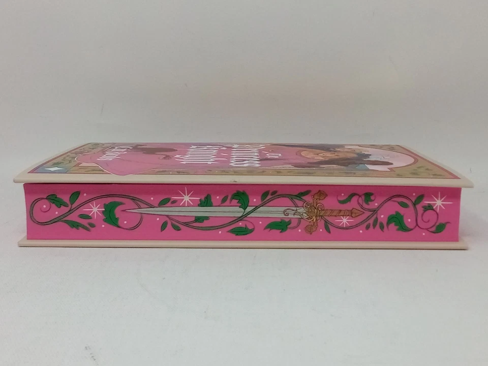 The Princess Knight by Cait Jacobs, Locked Library Exclusive Edition *Damaged* Foto 4 de 4