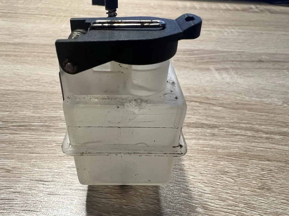 Vintage Thunder Tiger DT-10 Plastic Nitro Fuel Tank w/ Prime Pump AR0033 - Used - Image 3 of 4