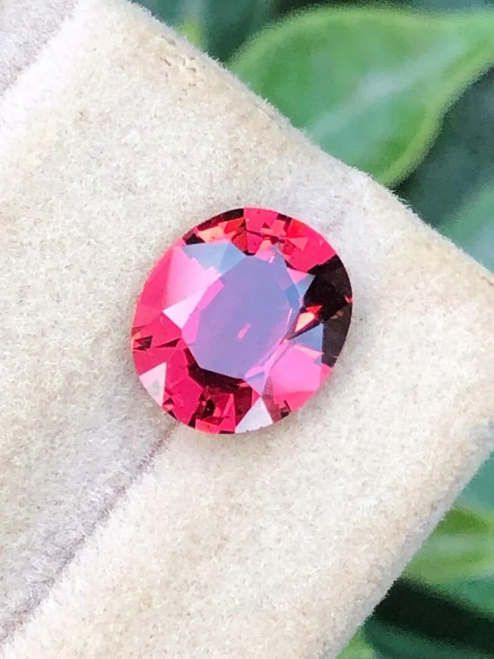 1,95 quilates, granate rosa rojizo ardiente suelto ovalado corte de Sudáfrica Foto 3 de 3