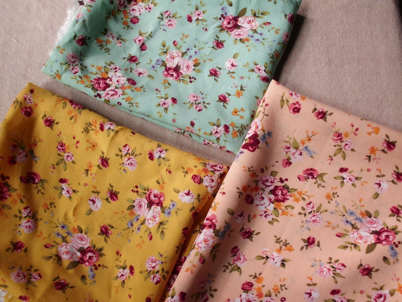 Coupons tissu petites fleurs x3 assortiment facile à coudre pour accessoires