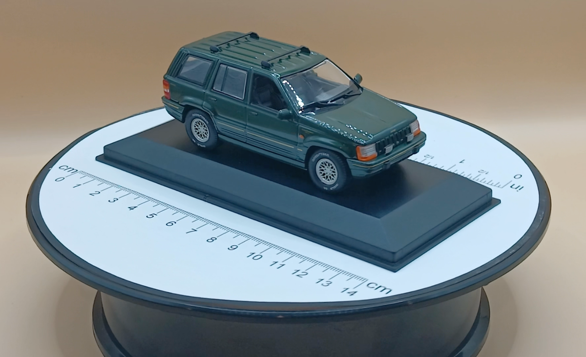 1/43 scale diecast MINICHAMPS Jeep Grand Cherokee 1993 green