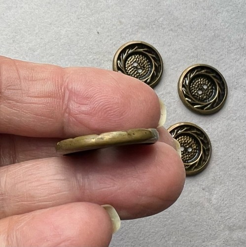 #573 Vintage 4 Metal Antique Gold BUTTONS 2-Hole 1" - Afbeelding 2 van 5