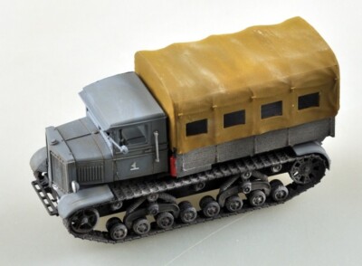 Easy model 1/72 Soviet Voroshilovets Tractor with khaki tarpaulin #35113   USA