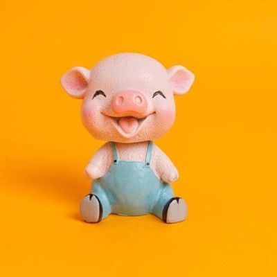 Shaking Pig Desktop Decoration Piggy Statue Car Shaking Head
