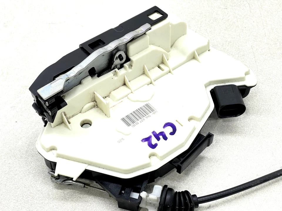 Actuador de cierre de puerta del lado del pasajero delantero derecho Volkswagen Tiguan 2009-2017 Foto 4 de 4