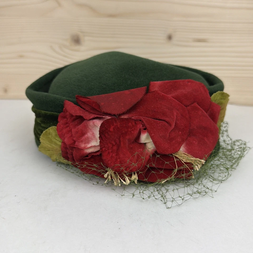 Sombrero de fieltro Neiman Marcus vintage años 40 con flores y velo - Hecho en Checoslovaquia Foto 2 de 4