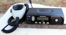 Motorola Radius PM400 UHF Radio AAM50RPF9AA3AN with Microphone.