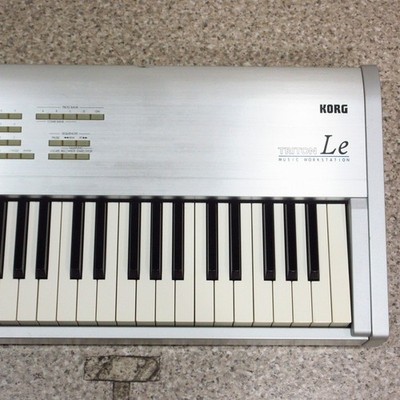 Korg Triton Le 88-Key Music Workstation Synthesizer ver.1.5 w/ AC