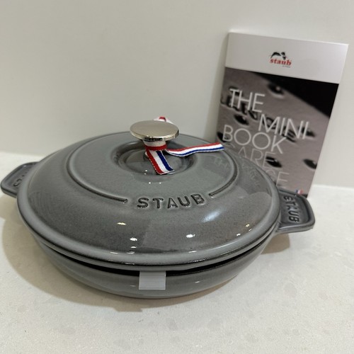 New STAUB Round Cast Iron Oven Dish 20 cm, Graphite Grey New-no original box - Foto 2 di 12
