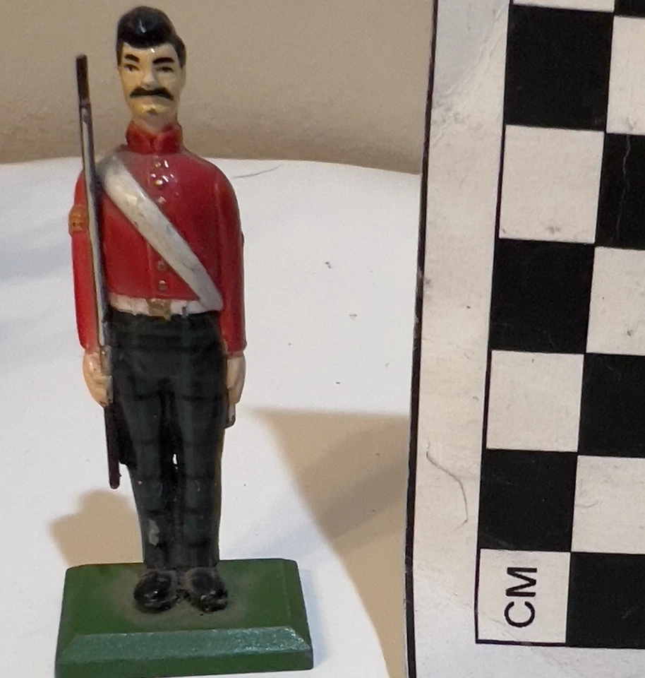 ¡Soldado de metal fundido vintage William Grant & Sons S70! Foto 4 de 4