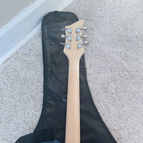 Full-Size rote E-Gitarre mit 24 Bünden, H-S-H Tonabnehmern und Zubehör - Bild 9 von 11