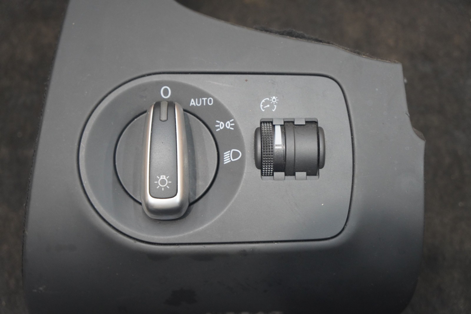 Left Dash Speedometer Cover Trim Panel Headlight Switch 423857115 Audi R8 2011