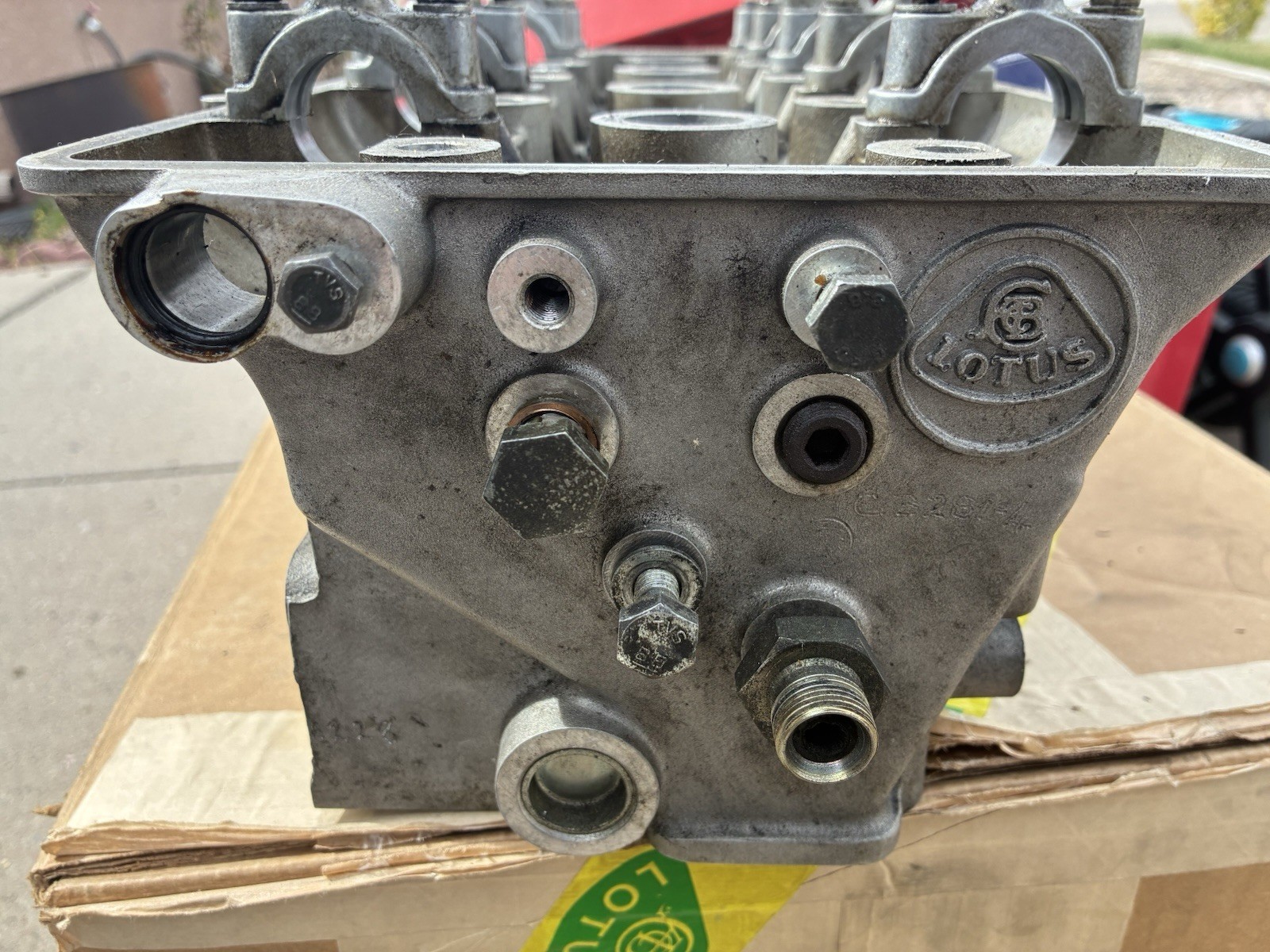 Lotus Esprit V8 918 Cylinder Head RH Bank Needs Repair