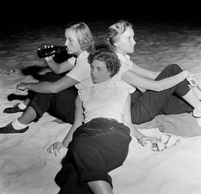 Three Young Women Drink And Relax On Beach In Rio De Janeiro 1950 OLD PHOTO