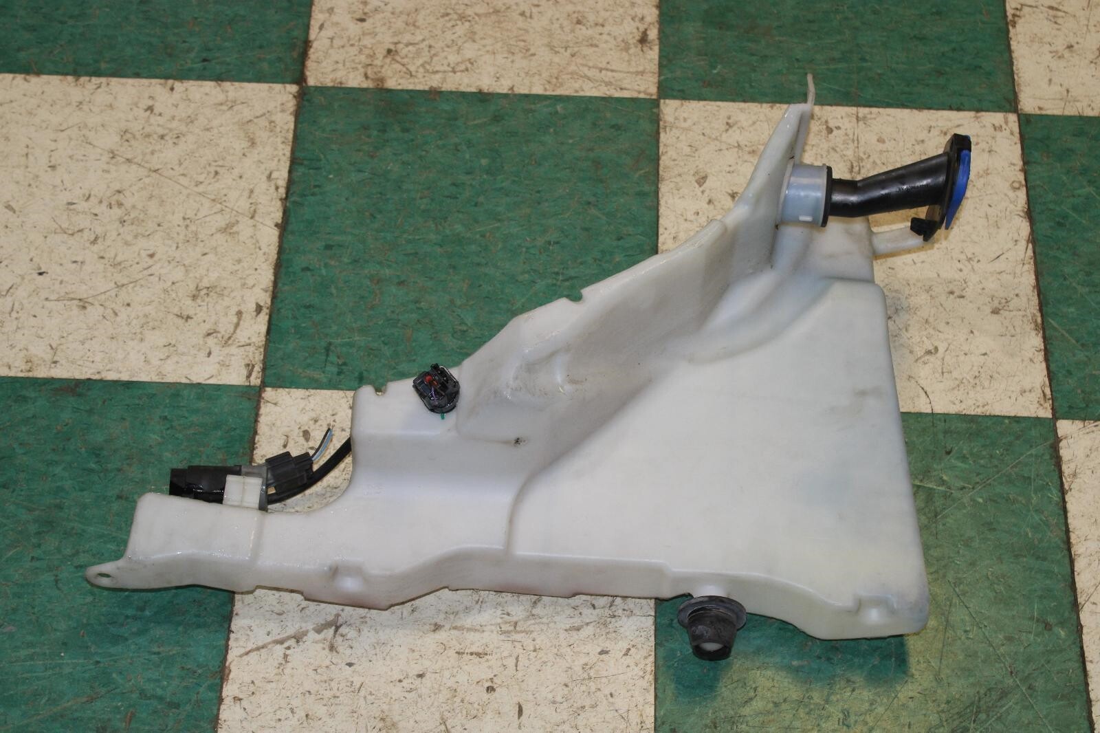 1315 XF OEM Windshield Washer Bottle Reservoir Jug Assembly Factory