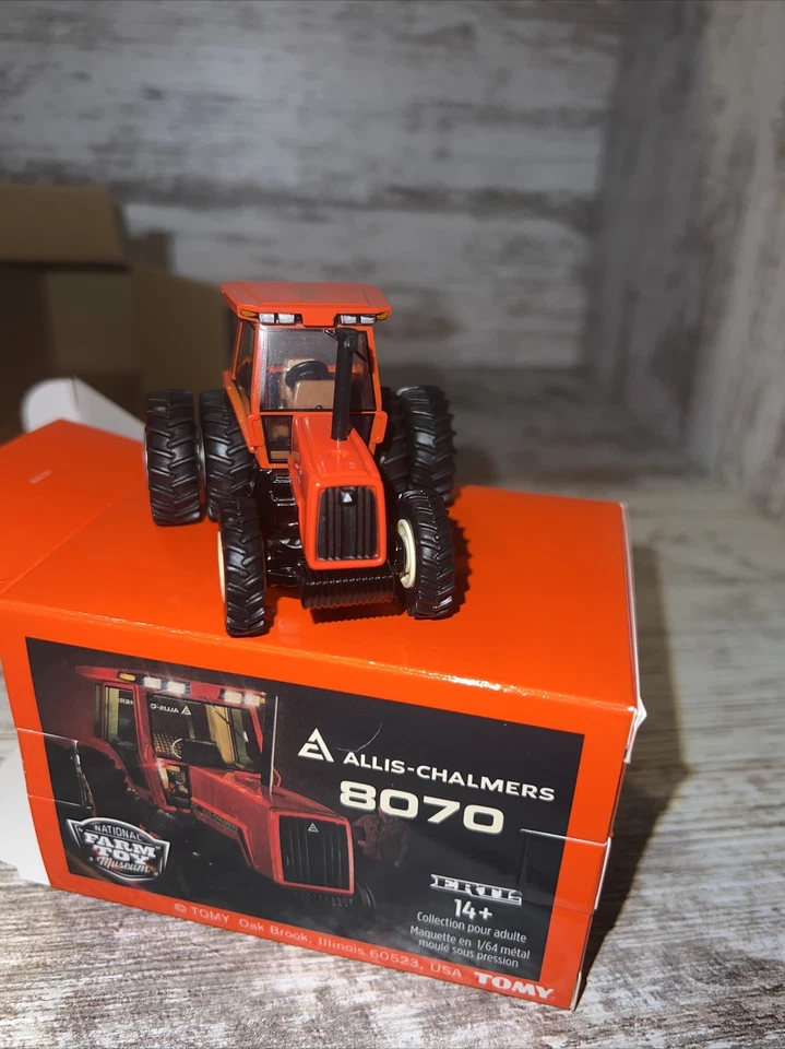 1/64 Scale Allis Chalmers 8070 4wd Tractor Duals Cab Nftm 2022 Die-cast - Image 4 of 4
