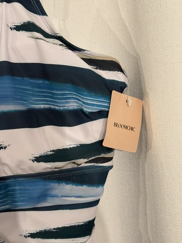 Nuevo con etiquetas Traje de baño BloomChic blanco azul negro frente esculpido cintura 1 pieza talla 22~24 - Imagen 3 de 6