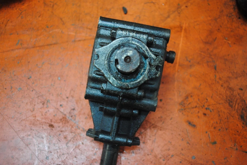 Kubota V5266 Barredora Rotativa Caja de Engranajes Escoba Eléctrica 66" BX2537 2814 2537A 2814A Foto 4 de 4