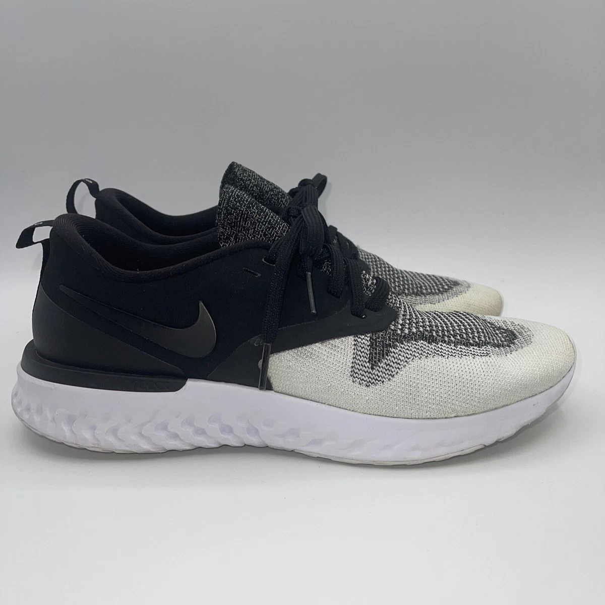 Nike odyssey react hotsell black and white