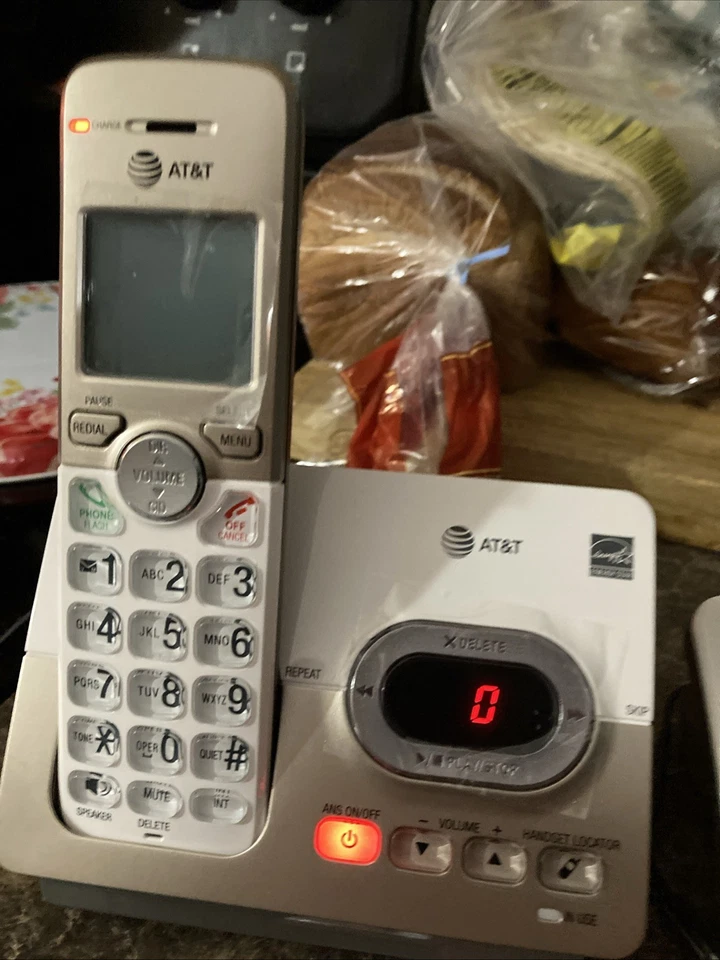 FUNCIONANDO - Juego de teléfono residencial AT&T - Modelo #EL52303 - 3 teléfonos - Contestador automático Foto 2 de 4