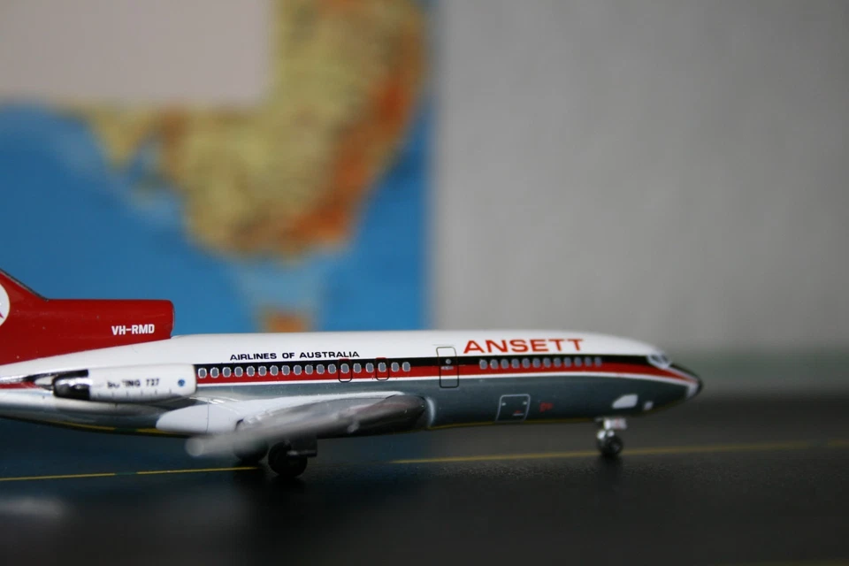 Aeroclassics 1:400 Ansett Boeing 727-100 VH-RMD Die-Cast Model Plane - Image 4 of 4