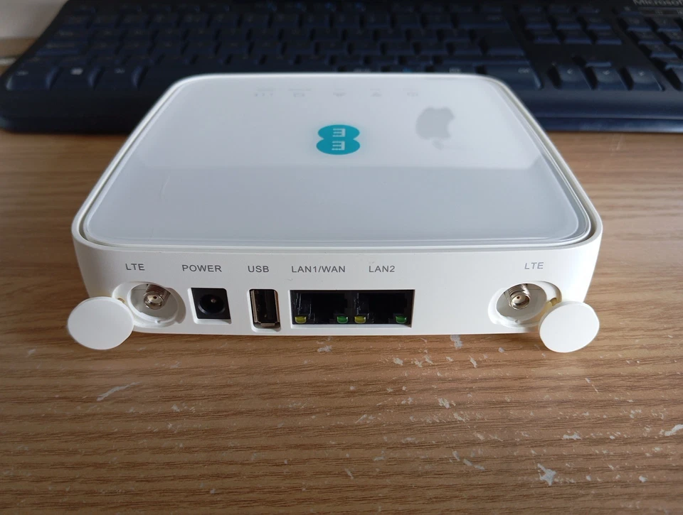 *Unlocked* EE 4G Hub HH70 Home/Office Broadband Router CAT 7 300Mbps RJ45 - Image 4 of 4