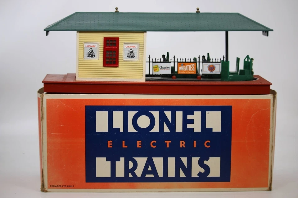 Lionel Postwar 356 Operating Freight Station w/ Box Tested Works Accessories - Image 4 of 4