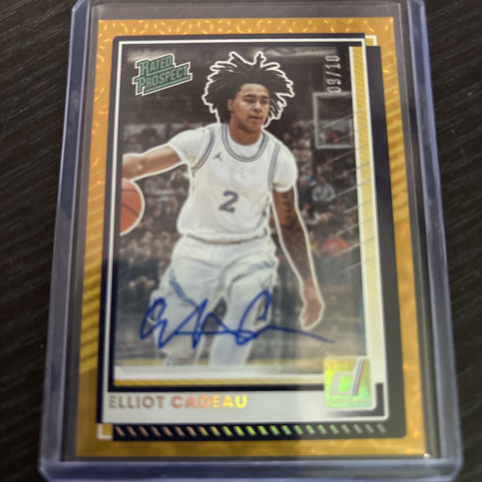 2025-26 Panini Donruss Elliot Cadeau TRUE GOLD PRIZM Rookie Auto Card 9/10