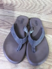Women's Flojos Memory Foam Flip Flop Sandals Size 9 Brown With White Straps