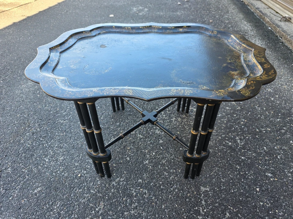 Antigua mesa de centro con base de metal/bambú Tole Foto 3 de 4