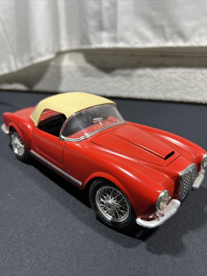 BURAGO 1/18 LANCIA AURELIA B24 ARAÑA CON TAPA BLANDA BLANCA EXTRAÍBLE Foto 3 de 4