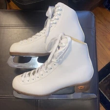 Riedell Model 110w Opal Girls/Womens Figure Skates Size 6 EUC