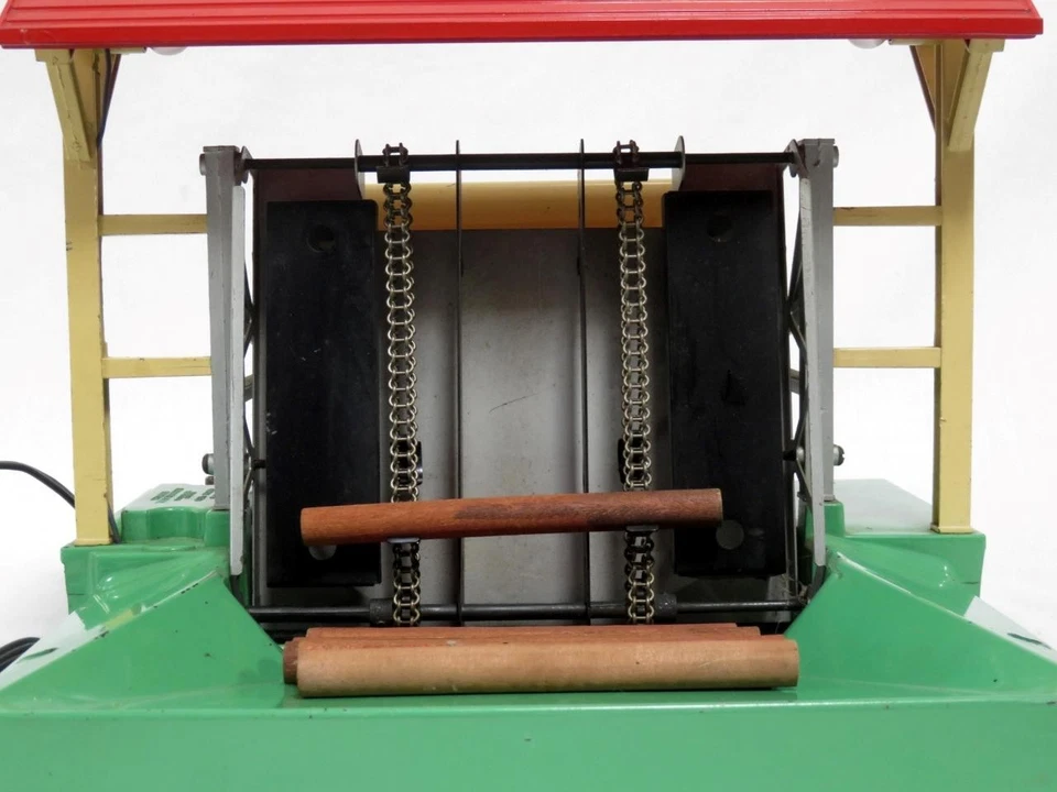 Vintage Lionel Trains No. 164 O Scale Lumber Log Loader Shed - VIDEO - Image 2 of 4