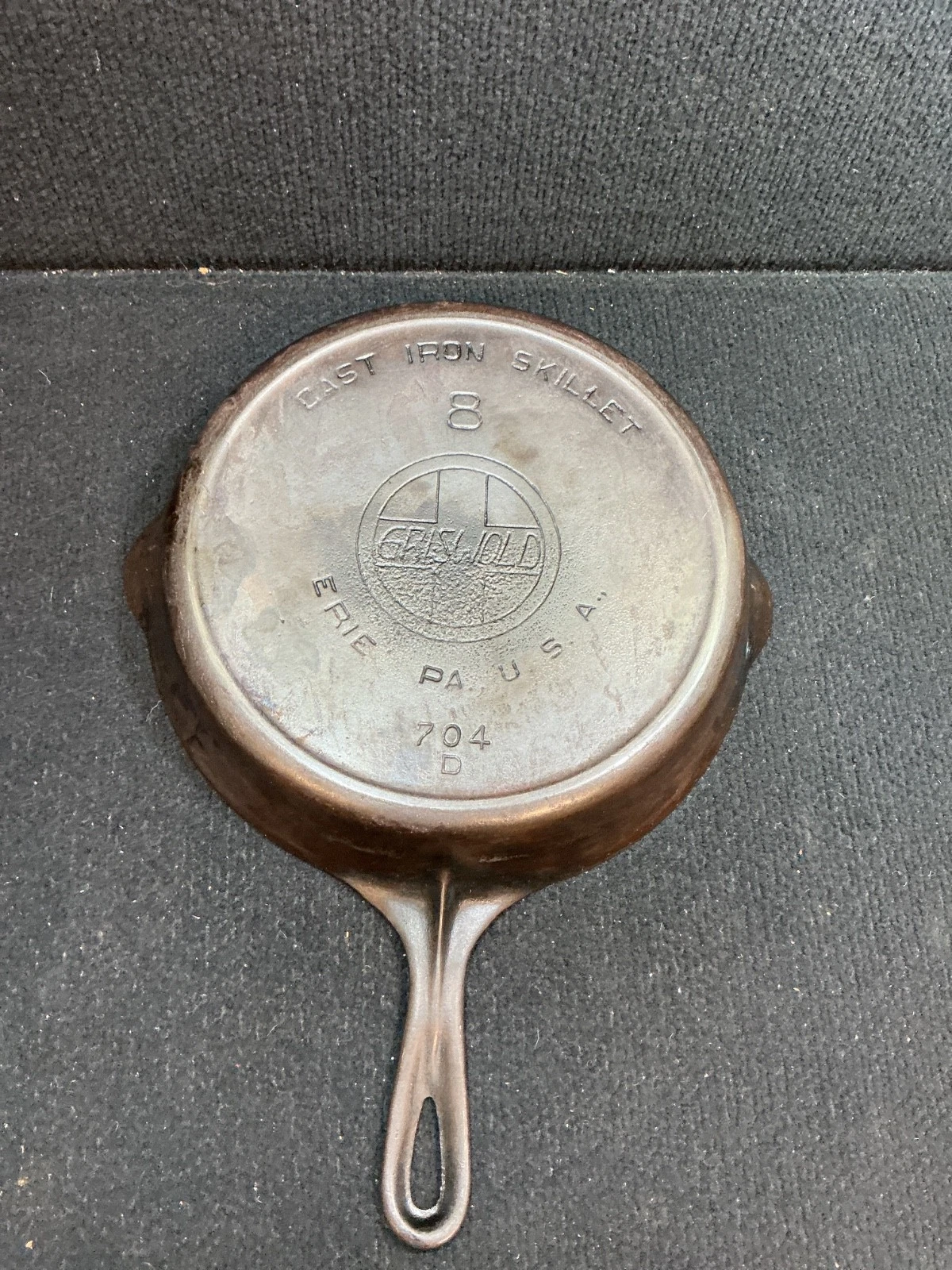 10 1/2" GRISWOLD CAST IRON SKILLET 8 - 704D - LARGE BLOCK LOGO