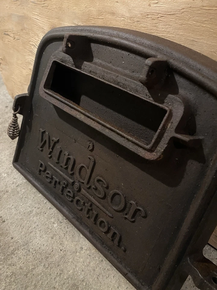 Windsor Perfection 1920s Coal Furnace Door Cover, Antique Vintage Cast Iron - Image 2 of 4