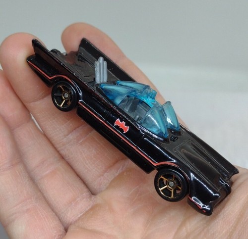 Hot Wheels Batman DC Comics 1966 TV Series s06 Batmobile 1:64 Diecast - Picture 7 of 8