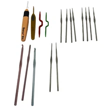 Vintage Mixed Lot 17 Crochet Needles Hooks Bates and Boye Various Sizes