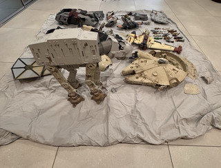 Star Wars Job Lot Vintage Kenner Millennium Falcon AT AT Figures TIE Fighter pts