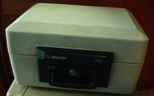 SENTRY 1150 Home / Gun Safe Beige VG+ w No Key