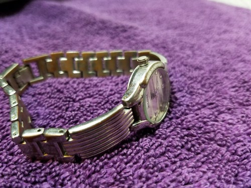 Reloj de cuarzo vintage Milona para dama *necesita batería* plateado, resistente al agua - Imagen 3 de 6