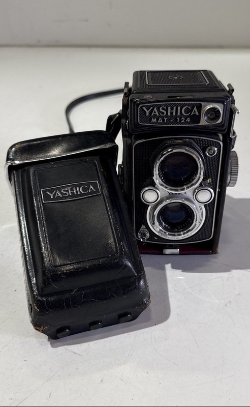 Parts/Not Working Yashica MAT-124 Medium Format Film Camera